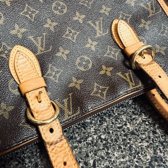 Louis Vuitton Popincourt Haut Tote Bag - Picture 4 of 16